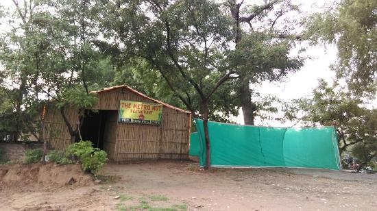 the metro hut